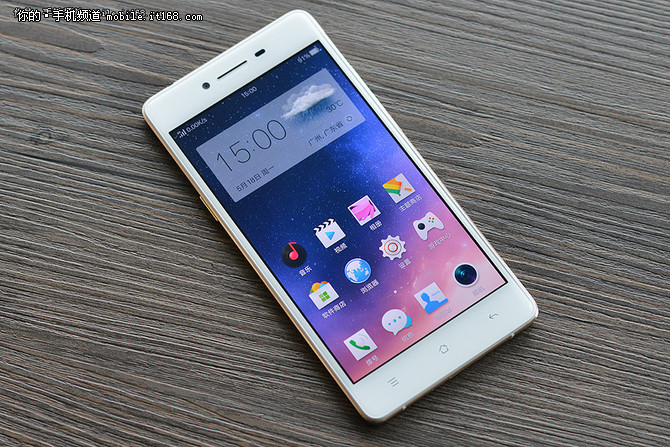 現貨不用搶 OPPO R7售2499元贈雙重禮包