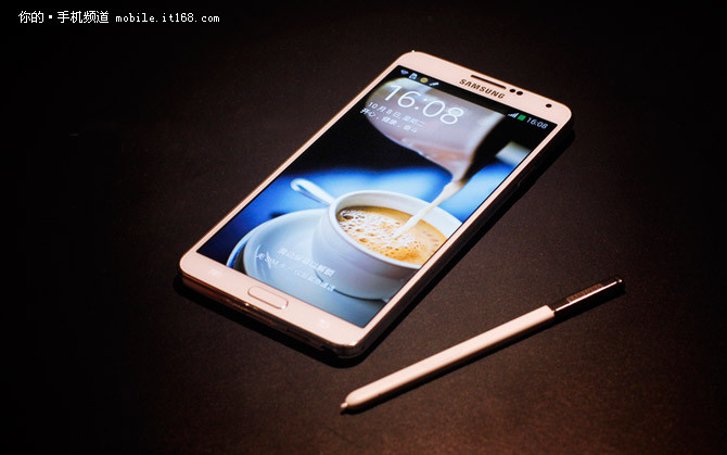 HTC One M9+是HTC在今年上半年針對大陸市場特別推出了旗艦機(jī)型，相比于M9，HTC One M9+加入了指紋識別功能，并且采用了更大尺寸的2K分辨率屏幕。同時也延續(xù)了HTC One M8經(jīng)典的全金屬一體成型機(jī)身以及后置雙攝像頭。現(xiàn)在我們發(fā)現(xiàn)這款上市價(jià)格高達(dá)4999元的手機(jī)直降兩千五，在國美在線僅售2489元!有打算購入M9+的小伙伴一定要抓住這次機(jī)會哦!
