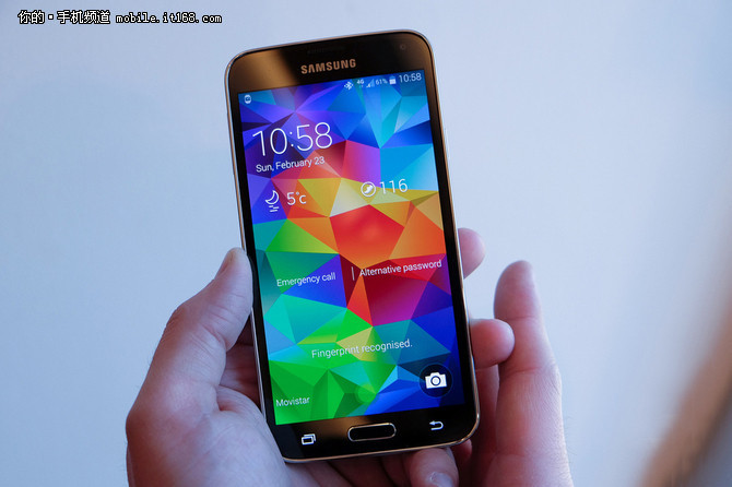 HTC One M9+是HTC在今年上半年針對大陸市場特別推出了旗艦機(jī)型，相比于M9，HTC One M9+加入了指紋識別功能，并且采用了更大尺寸的2K分辨率屏幕。同時也延續(xù)了HTC One M8經(jīng)典的全金屬一體成型機(jī)身以及后置雙攝像頭?，F(xiàn)在我們發(fā)現(xiàn)這款上市價(jià)格高達(dá)4999元的手機(jī)直降兩千五，在國美在線僅售2489元!有打算購入M9+的小伙伴一定要抓住這次機(jī)會哦!