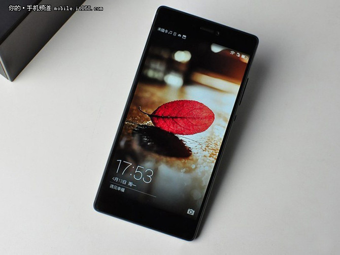 HTC One M9+是HTC在今年上半年針對大陸市場特別推出了旗艦機(jī)型，相比于M9，HTC One M9+加入了指紋識別功能，并且采用了更大尺寸的2K分辨率屏幕。同時也延續(xù)了HTC One M8經(jīng)典的全金屬一體成型機(jī)身以及后置雙攝像頭。現(xiàn)在我們發(fā)現(xiàn)這款上市價(jià)格高達(dá)4999元的手機(jī)直降兩千五，在國美在線僅售2489元!有打算購入M9+的小伙伴一定要抓住這次機(jī)會哦!
