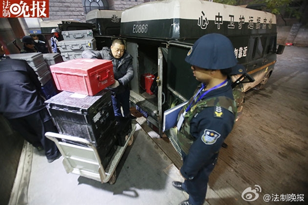 新版人民幣出庫實拍！43輛特種車排隊取運