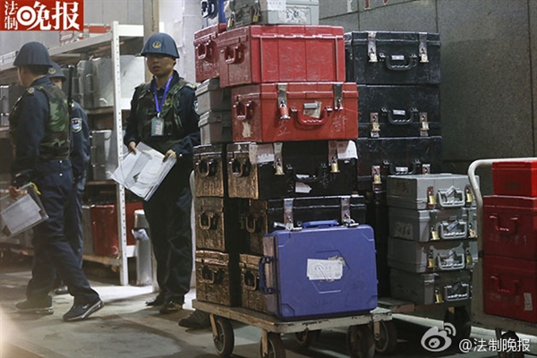 新版人民幣出庫實拍！43輛特種車排隊取運