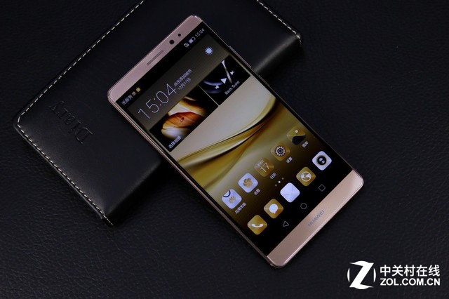 搭載了麒麟950的華為Mate 8同時(shí)也是華為旗下首款搭載Android 6.0的<a href=/mobile/ target=_blank class=infotextkey>智能手機(jī)</a>，絕對搶眼的配置，奢華精湛的工藝設(shè)計(jì)，打造出這款極致的Mate 8，加上全新推出的摩卡金配色更是使該機(jī)得到了更多用戶的青睞。