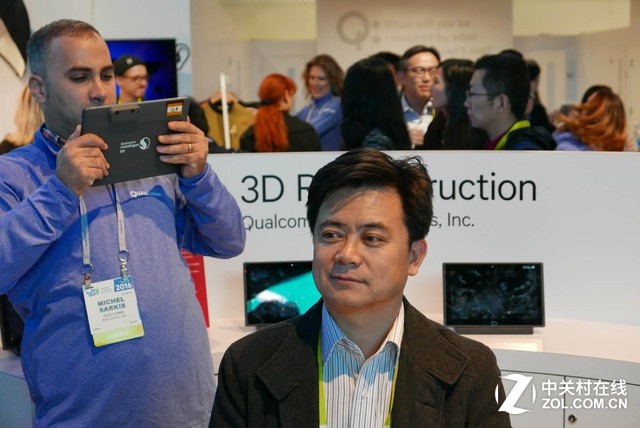 820的另一個典型應用是3D掃描建模。820強大的性能配合3D掃描模塊，用手持設備就可以實時完成個人頭像的3D掃描與合成。最直觀的用處就是可以把游戲里人物的頭像替換成自己的，實現更有趣的游戲體驗。更進一步，有了方便的掃描設備，在3D打印、產品設計等領域也有廣闊應用空間。