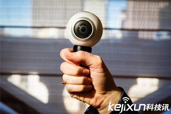 MWC2016三星發(fā)布Gear 360全景相機(jī) 扎克伯格為其站臺(tái)