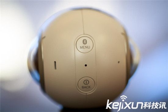 MWC2016三星發(fā)布Gear 360全景相機(jī) 扎克伯格為其站臺(tái)