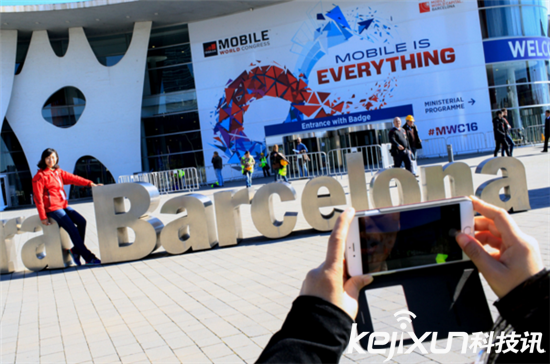 MWC2016智能家居看點(diǎn)：LG 翻滾機(jī)器人萌死人
