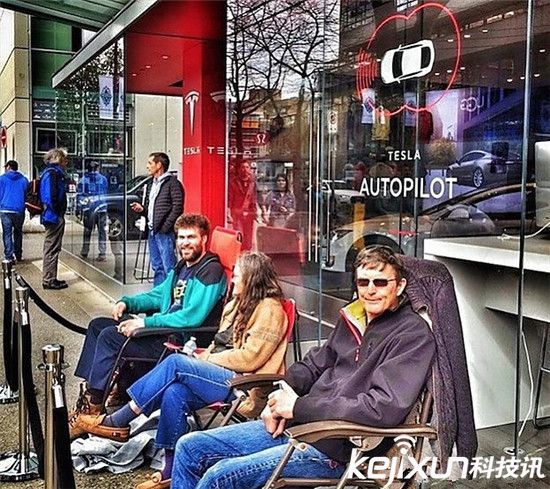 特斯拉正式發布Model 3：全球粉絲瘋了！