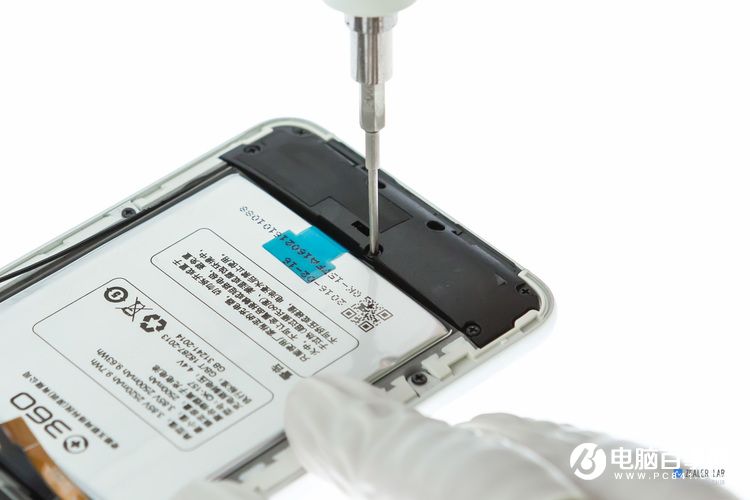 360手機(jī)F4做工如何？360手機(jī)F4拆機(jī)圖解評(píng)測(cè)