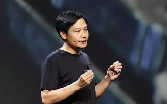 美女問雷軍你的朋友很多人用蘋果？雷軍的回答值得點(diǎn)贊