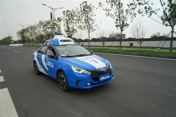 百度無人車亮相烏鎮(zhèn) 內景首曝光:顯示屏搶眼