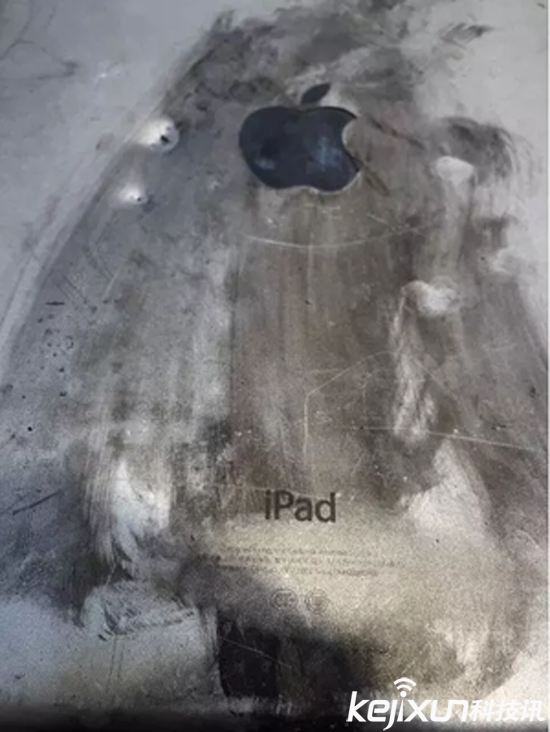 蘋(píng)果iPad Air充電時(shí)爆炸 威力巨大現(xiàn)場(chǎng)慘烈