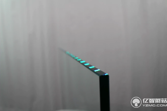 這款透明展板科技感十足 讓你和你的書寫同時(shí)出鏡