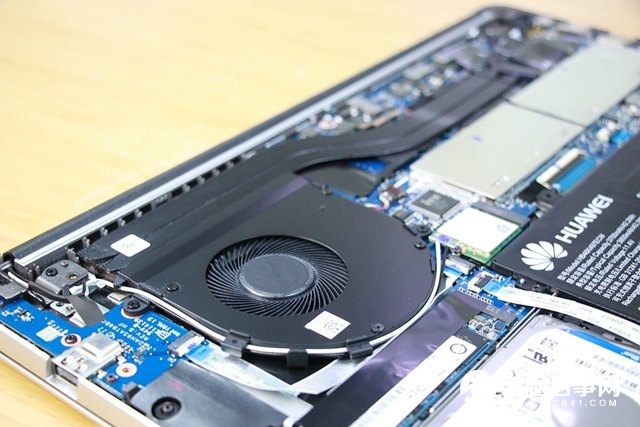 華為MateBook D怎么拆機(jī) 華為MateBook D筆記本拆機(jī)教程