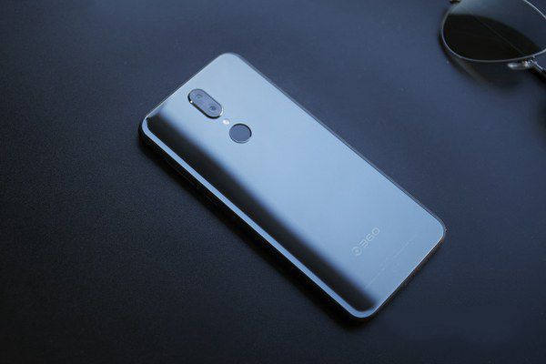 2000元左右的手機哪個好 八款值得買的2000左右的手機推薦