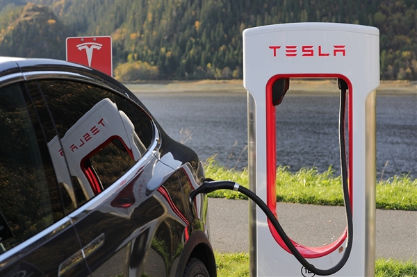 特斯拉Model 3雙電機版本將于7月投產(chǎn)：續(xù)航更久