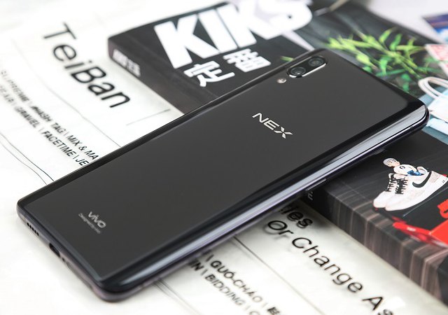 小米8和vivo NEX哪個(gè)好？vivo NEX對(duì)比小米8透明探索版區(qū)別