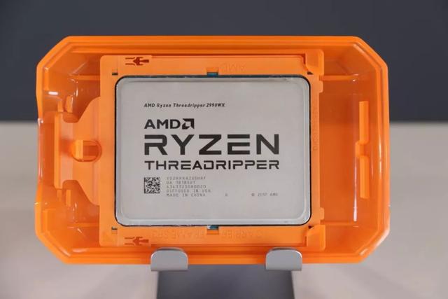AMD線程撕裂者2990WX開箱圖賞 32核最強CPU來襲！