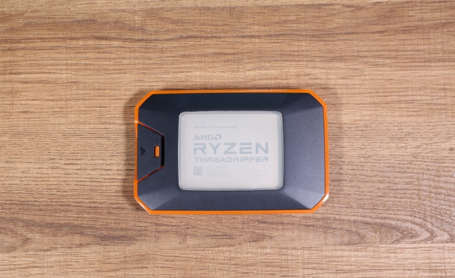 AMD線程撕裂者2990WX開箱圖賞 32核最強CPU來襲！