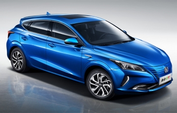 兩廂純電動轎車長安逸動ET正式上市：售價13.29萬元起，綜合續航405公里
